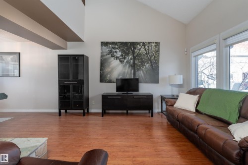 5359 Hill View Crescent, Edmonton, AB - Indoor Photo Showing Living Room