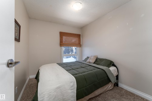 5359 Hill View Crescent, Edmonton, AB - Indoor Photo Showing Bedroom