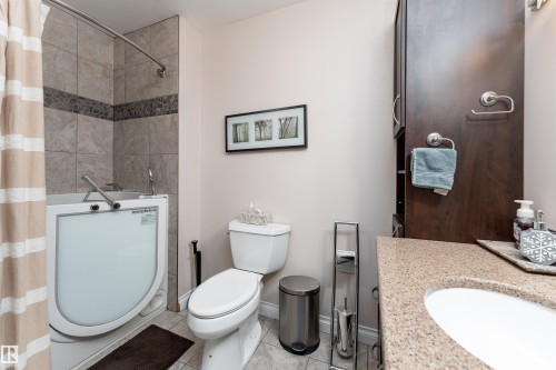 5359 Hill View Crescent, Edmonton, AB - Indoor Photo Showing Bathroom