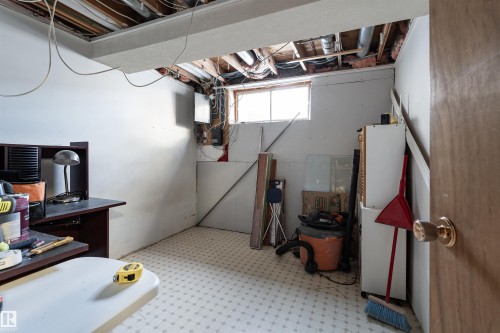 5359 Hill View Crescent, Edmonton, AB - Indoor Photo Showing Basement