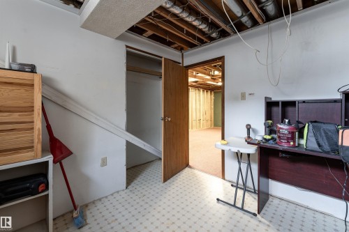 5359 Hill View Crescent, Edmonton, AB - Indoor