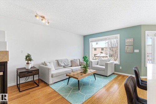 2550 Rabbit Hill Road, Edmonton, AB - Indoor Photo Showing Living Room