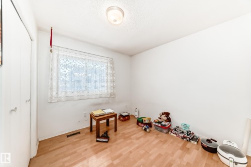 Misc room featuring light wood-style flooring and a textured ceiling - 15515 92A Avenue, Edmonton, AB - Indoor