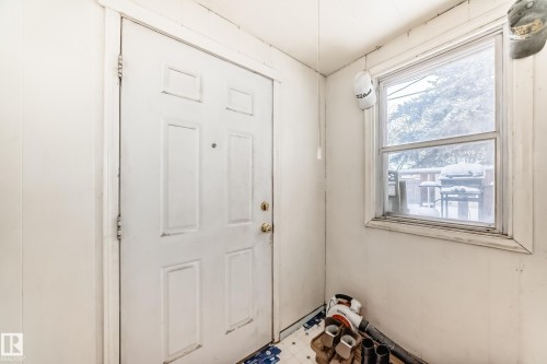 Doorway to outside featuring tile patterned floors - 15515 92A Avenue, Edmonton, AB - Indoor Photo Showing Other Room