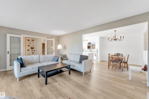 2404 80 Street, Edmonton, AB - Indoor Photo Showing Living Room