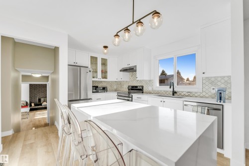 2404 80 Street, Edmonton, AB - Indoor Photo Showing Kitchen With Upgraded Kitchen