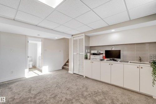 2404 80 Street, Edmonton, AB - Indoor