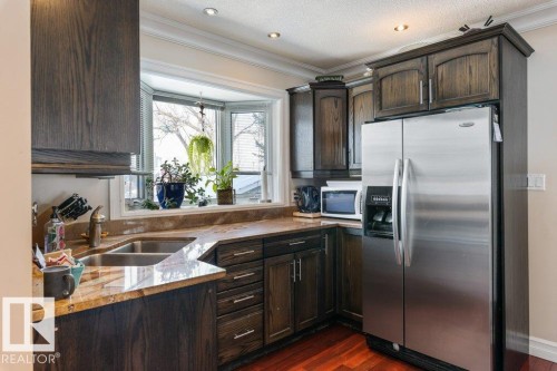 25 Mount Royal Drive, St. Albert, AB - Indoor Photo Showing Kitchen With Double Sink