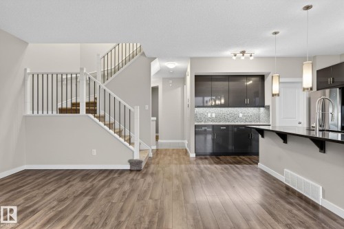 20620 131 Avenue, Edmonton, AB - Indoor Photo Showing Kitchen