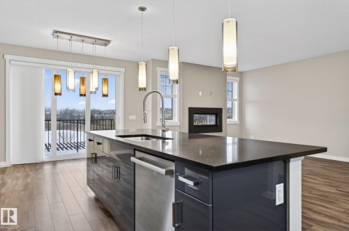 20620 131 Avenue, Edmonton, AB - Indoor Photo Showing Kitchen With Upgraded Kitchen