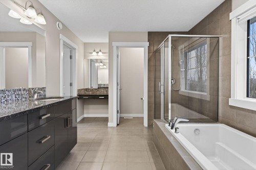 20620 131 Avenue, Edmonton, AB - Indoor Photo Showing Bathroom