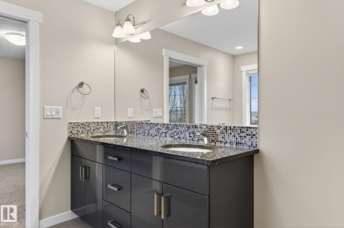 20620 131 Avenue, Edmonton, AB - Indoor Photo Showing Bathroom