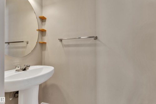 6017 213 Street, Edmonton, AB - Indoor Photo Showing Bathroom