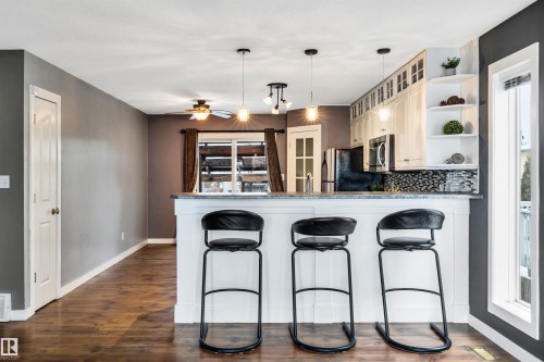 322 Wild Rose Way, Edmonton, AB - Indoor Photo Showing Kitchen