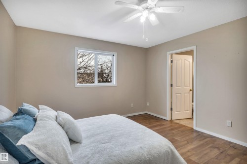 322 Wild Rose Way, Edmonton, AB - Indoor Photo Showing Bedroom
