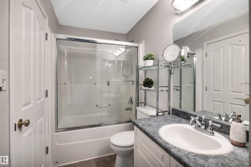 322 Wild Rose Way, Edmonton, AB - Indoor Photo Showing Bathroom