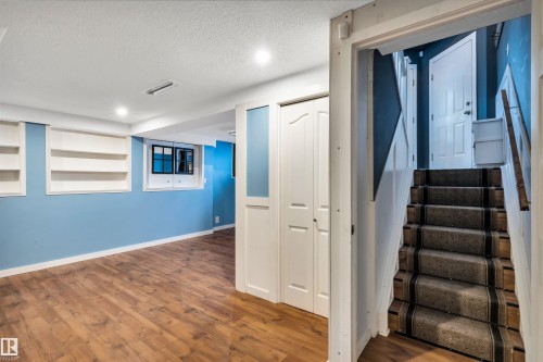 322 Wild Rose Way, Edmonton, AB - Indoor Photo Showing Other Room