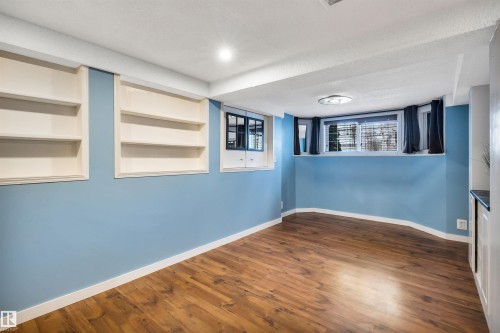 322 Wild Rose Way, Edmonton, AB - Indoor Photo Showing Other Room