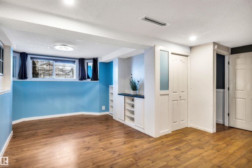 322 Wild Rose Way, Edmonton, AB - Indoor Photo Showing Other Room