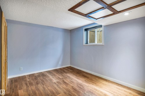 322 Wild Rose Way, Edmonton, AB - Indoor Photo Showing Other Room
