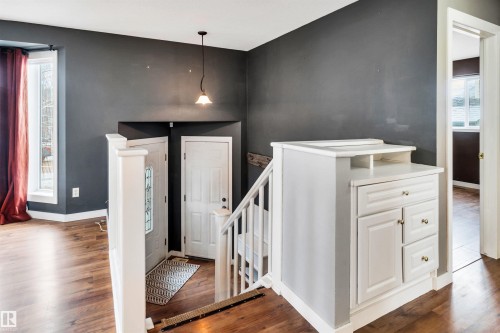 322 Wild Rose Way, Edmonton, AB - Indoor Photo Showing Other Room