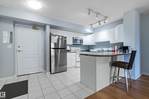 1102 10909 103 Avenue, Edmonton, AB - Indoor Photo Showing Kitchen