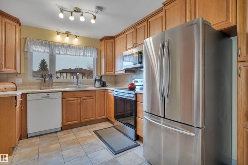 8649 27 Avenue, Edmonton, AB - Indoor Photo Showing Kitchen