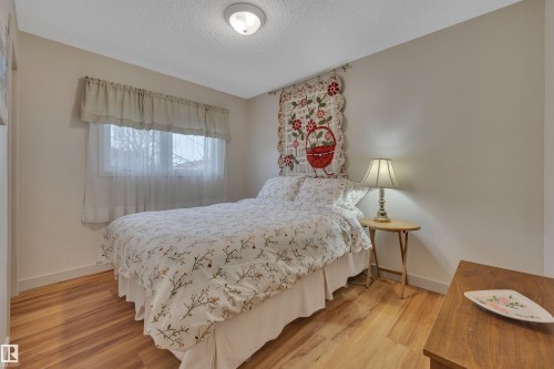 8649 27 Avenue, Edmonton, AB - Indoor Photo Showing Bedroom