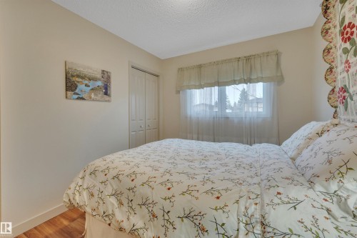 8649 27 Avenue, Edmonton, AB - Indoor Photo Showing Bedroom