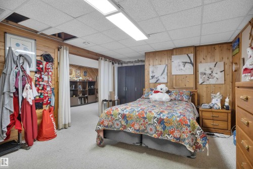 8649 27 Avenue, Edmonton, AB - Indoor Photo Showing Bedroom