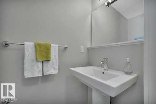 half bath - 9540 142 Street, Edmonton, AB - Indoor Photo Showing Bathroom