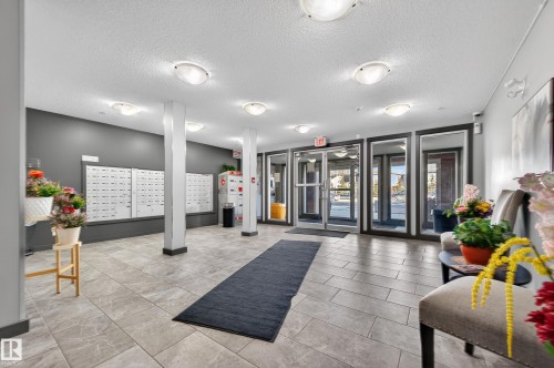 404 5370 Chappelle Road, Edmonton, AB - Indoor Photo Showing Other Room