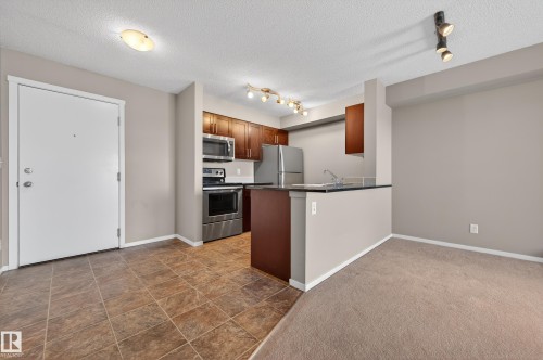 404 5370 Chappelle Road, Edmonton, AB - Indoor Photo Showing Kitchen