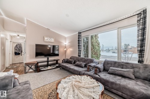 6807 Delwood Road, Edmonton, AB - Indoor Photo Showing Living Room