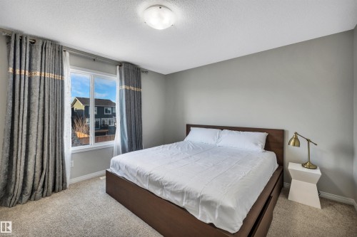 1271 Chappelle Boulevard, Edmonton, AB - Indoor Photo Showing Bedroom