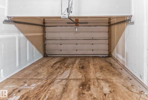 107 Garneau Gate, Spruce Grove, AB - Indoor Photo Showing Garage