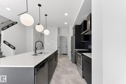 107 Garneau Gate, Spruce Grove, AB - Indoor Photo Showing Kitchen With Double Sink With Upgraded Kitchen