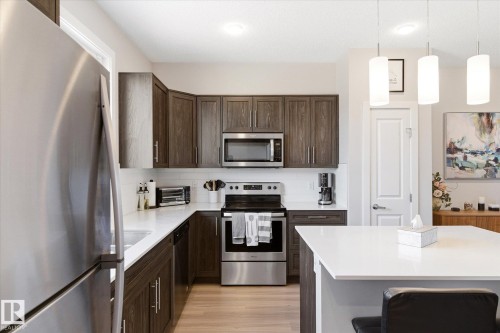 1208 Rosenthal Boulevard, Edmonton, AB - Indoor Photo Showing Kitchen With Upgraded Kitchen