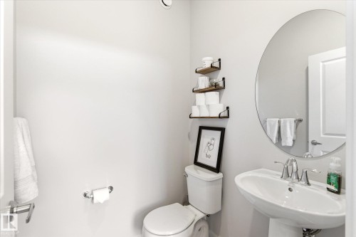 1208 Rosenthal Boulevard, Edmonton, AB - Indoor Photo Showing Bathroom