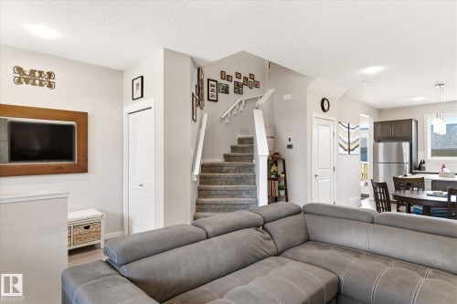1208 Rosenthal Boulevard, Edmonton, AB - Indoor Photo Showing Living Room