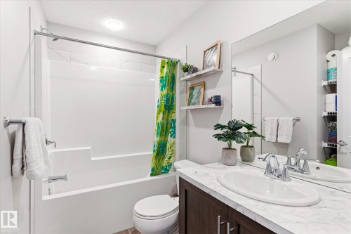 1208 Rosenthal Boulevard, Edmonton, AB - Indoor Photo Showing Bathroom