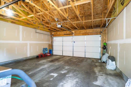 1208 Rosenthal Boulevard, Edmonton, AB - Indoor Photo Showing Garage