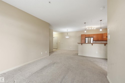 139 2503 Hanna Crescent, Edmonton, AB - Indoor Photo Showing Kitchen