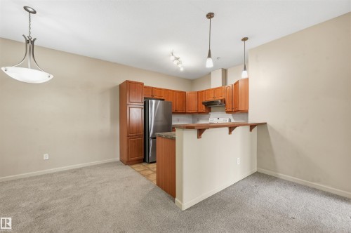 139 2503 Hanna Crescent, Edmonton, AB - Indoor Photo Showing Kitchen