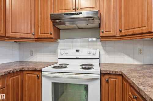 139 2503 Hanna Crescent, Edmonton, AB - Indoor Photo Showing Kitchen