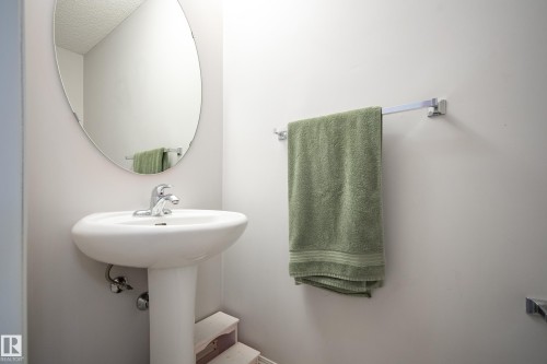 3852 Powell Wynd, Edmonton, AB - Indoor Photo Showing Bathroom