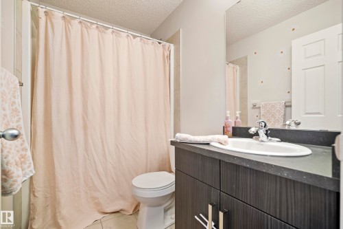 3852 Powell Wynd, Edmonton, AB - Indoor Photo Showing Bathroom