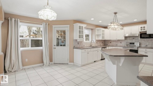 1007 Ormsby Crescent, Edmonton, AB - Indoor Photo Showing Kitchen