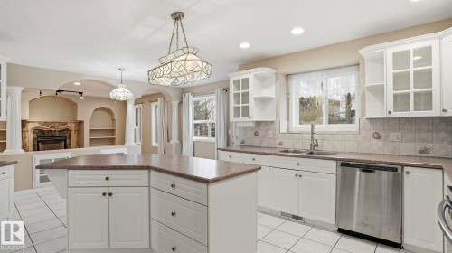1007 Ormsby Crescent, Edmonton, AB - Indoor Photo Showing Kitchen With Double Sink