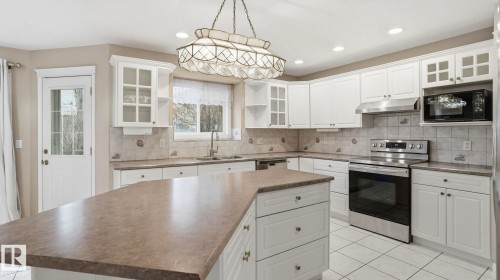 1007 Ormsby Crescent, Edmonton, AB - Indoor Photo Showing Kitchen With Double Sink